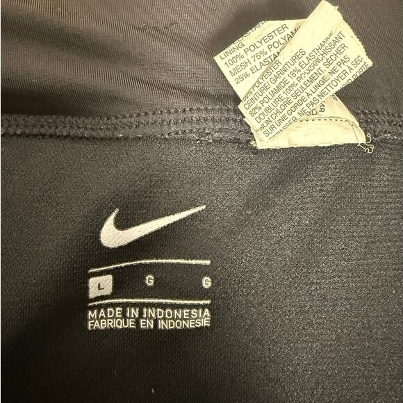 NIKE Athletic Shorts w/ Built in Liner & Zippered Pocket. Athleisure. Size L - Picture 2 of 6